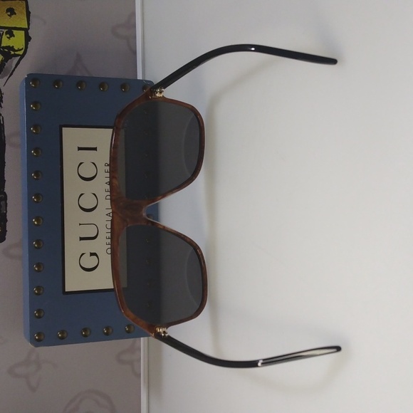 Model: GG0734s 001' Authentic Gucci unisex’s Oversized Sunglasses - Picture 6 of 9